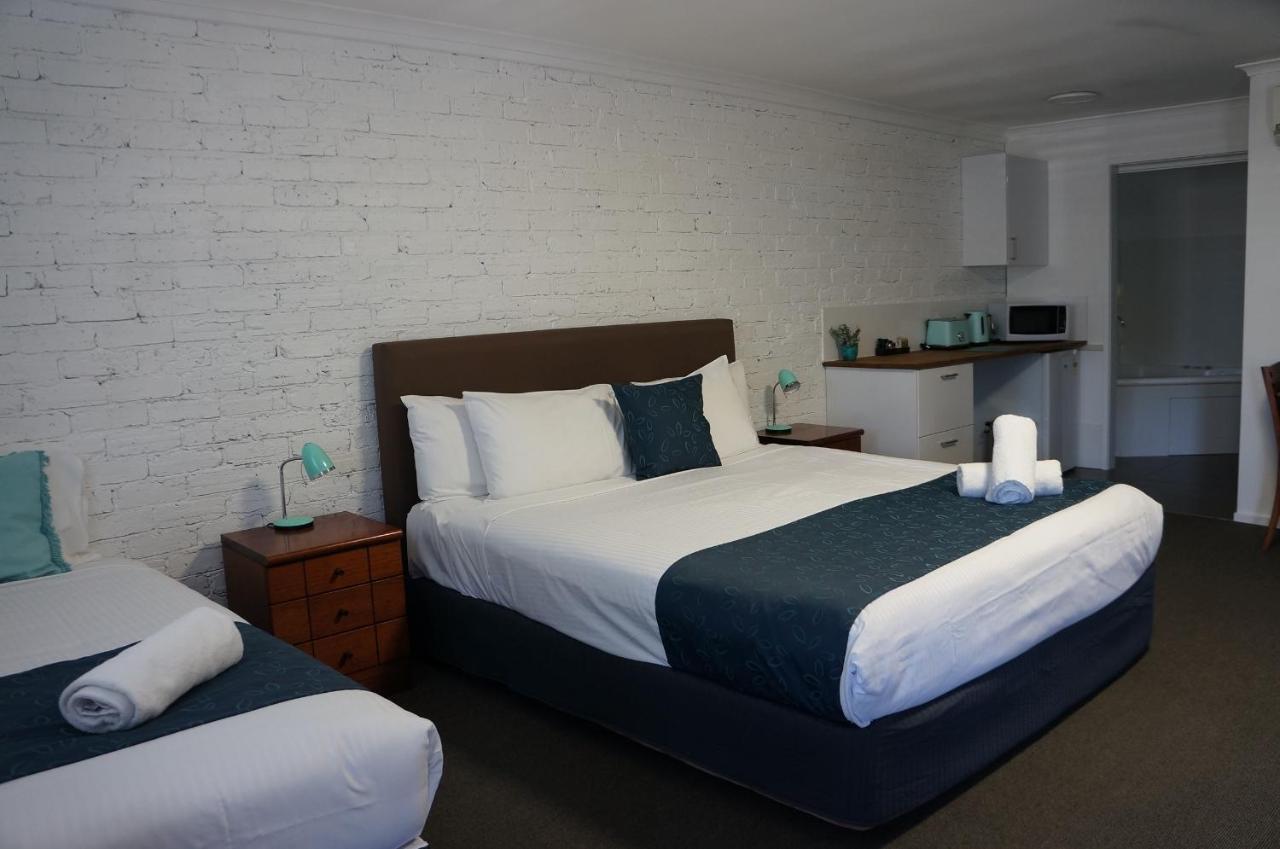 Waves Motel And Apartments ウォーナンブール エクステリア 写真