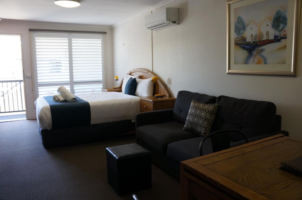 Waves Motel And Apartments ウォーナンブール エクステリア 写真