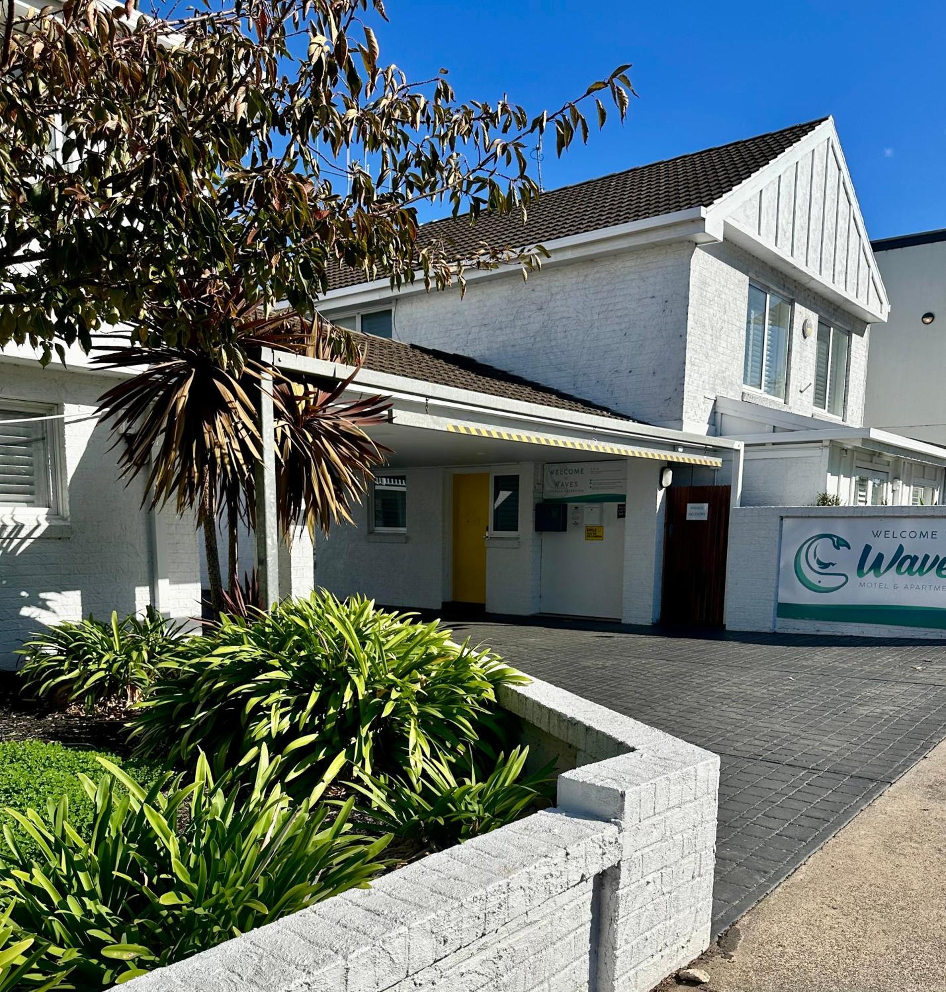 Waves Motel And Apartments ウォーナンブール エクステリア 写真
