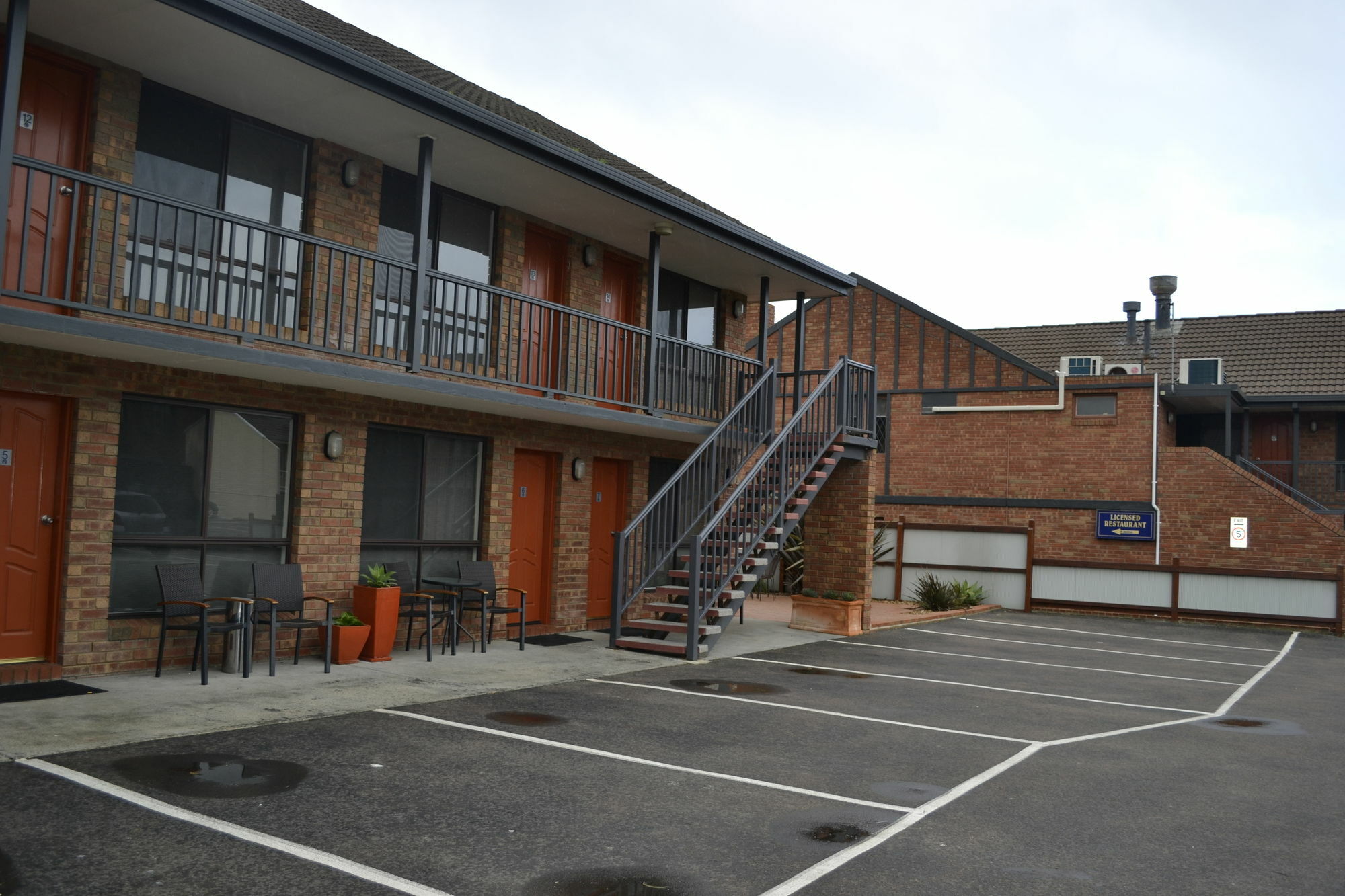 Waves Motel And Apartments ウォーナンブール エクステリア 写真